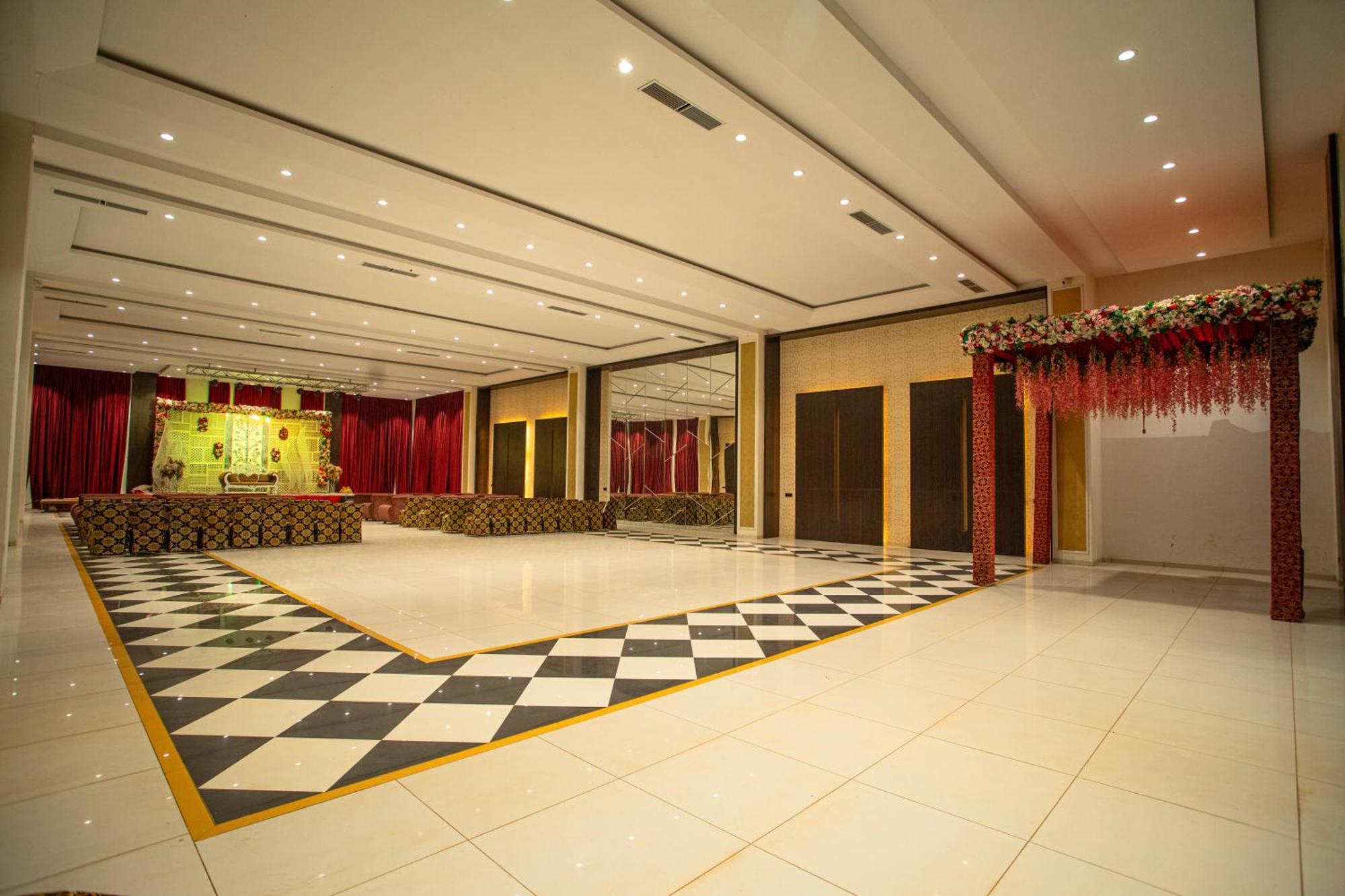 Hotel Miracle 2Km From Mahakal Temple Ujjain Zewnętrze zdjęcie