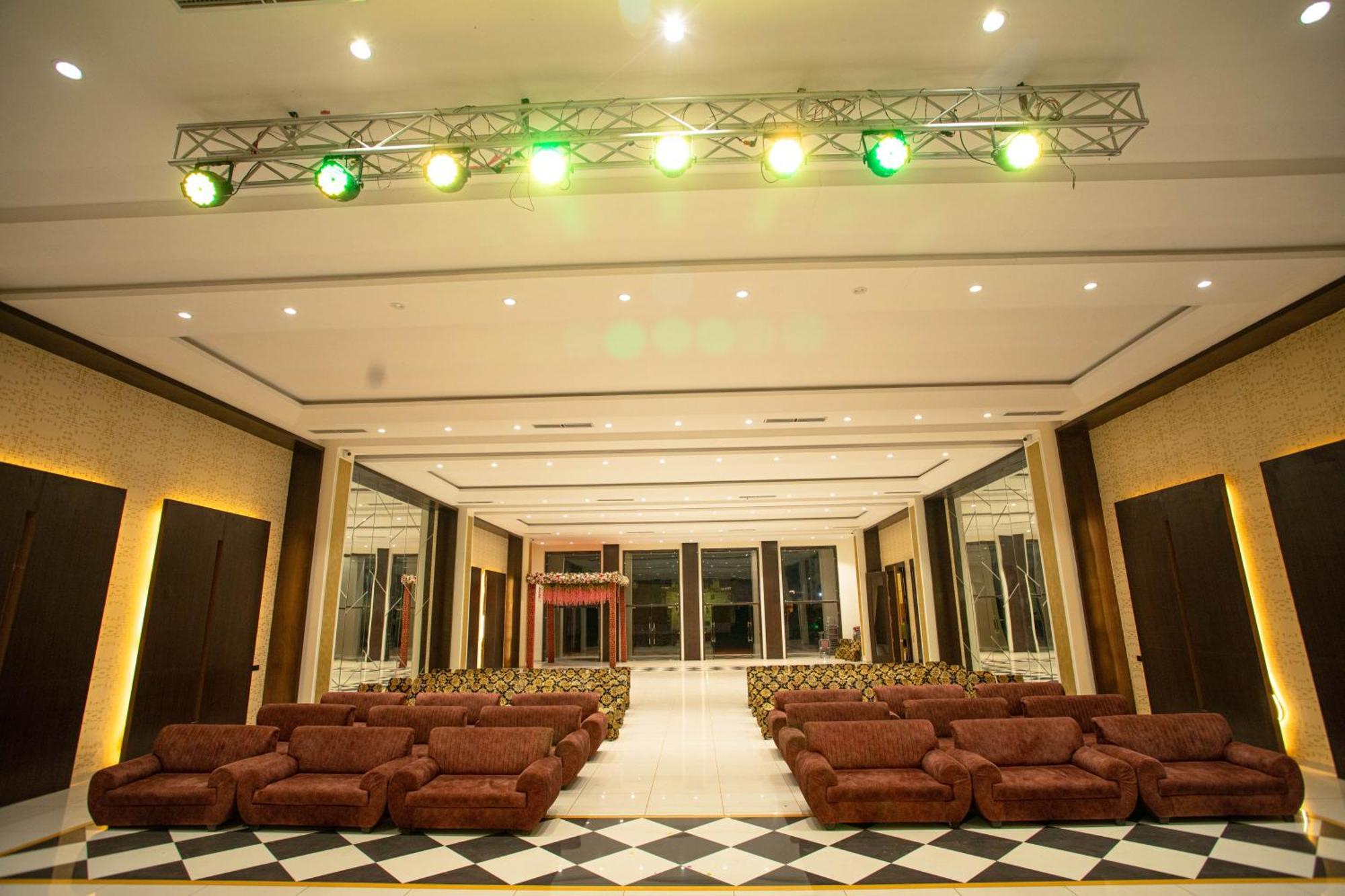Hotel Miracle 2Km From Mahakal Temple Ujjain Zewnętrze zdjęcie