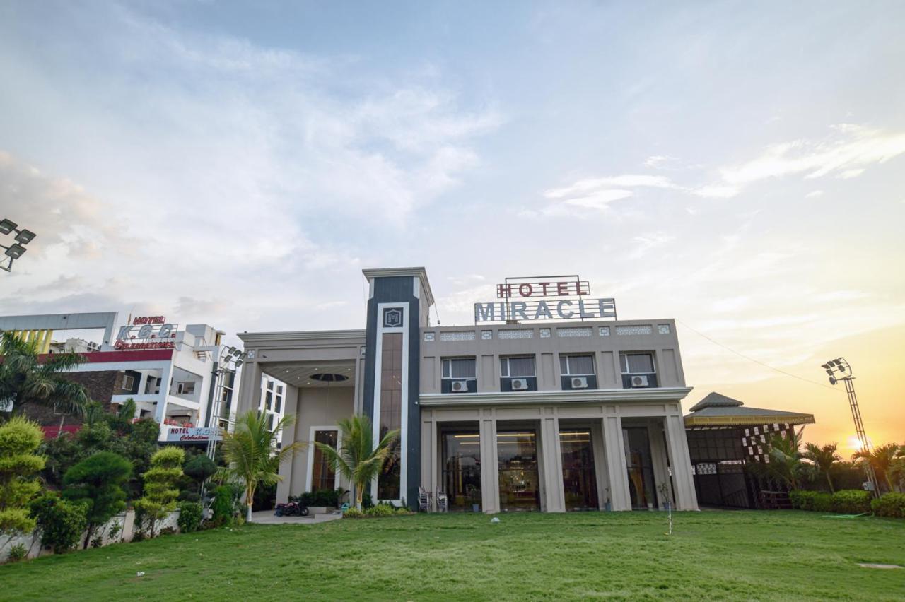 Hotel Miracle 2Km From Mahakal Temple Ujjain Zewnętrze zdjęcie