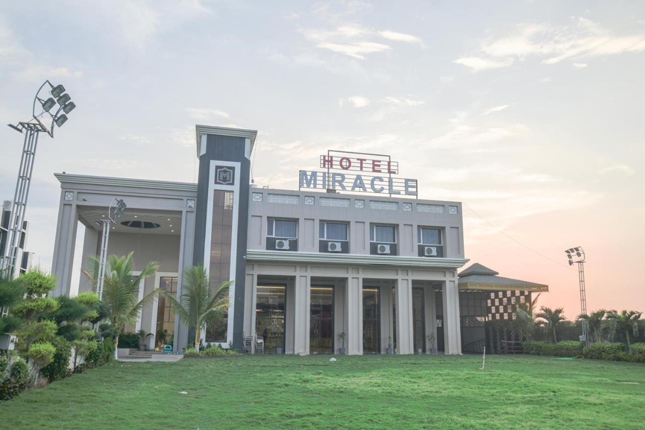 Hotel Miracle 2Km From Mahakal Temple Ujjain Zewnętrze zdjęcie
