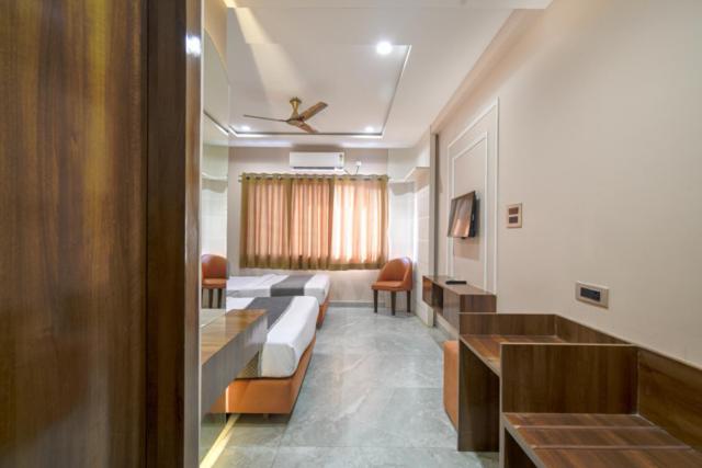 Hotel Miracle 2Km From Mahakal Temple Ujjain Zewnętrze zdjęcie