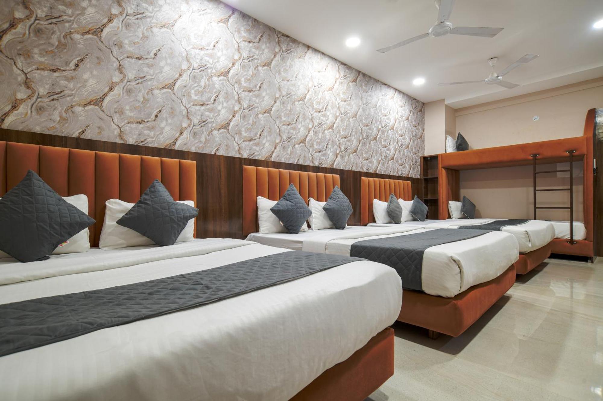 Hotel Miracle 2Km From Mahakal Temple Ujjain Zewnętrze zdjęcie