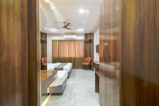 Hotel Miracle 2Km From Mahakal Temple Ujjain Zewnętrze zdjęcie