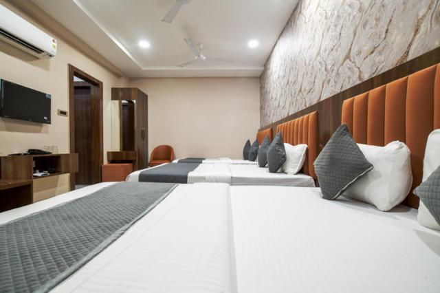 Hotel Miracle 2Km From Mahakal Temple Ujjain Zewnętrze zdjęcie