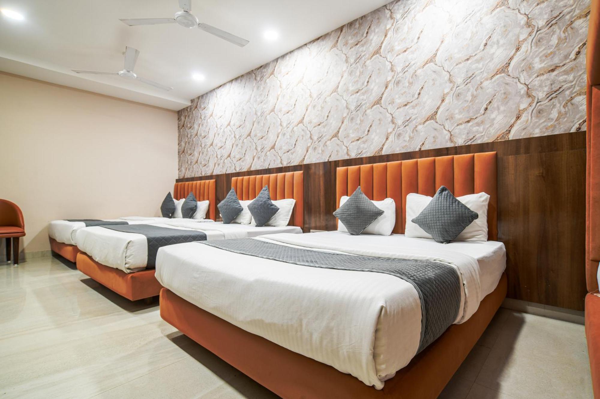 Hotel Miracle 2Km From Mahakal Temple Ujjain Zewnętrze zdjęcie