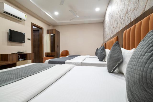 Hotel Miracle 2Km From Mahakal Temple Ujjain Zewnętrze zdjęcie