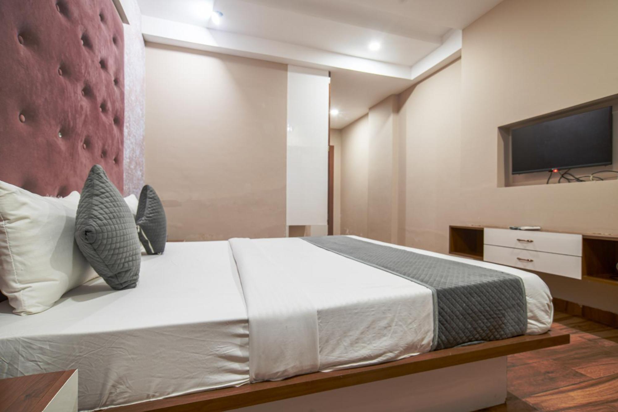 Hotel Miracle 2Km From Mahakal Temple Ujjain Zewnętrze zdjęcie