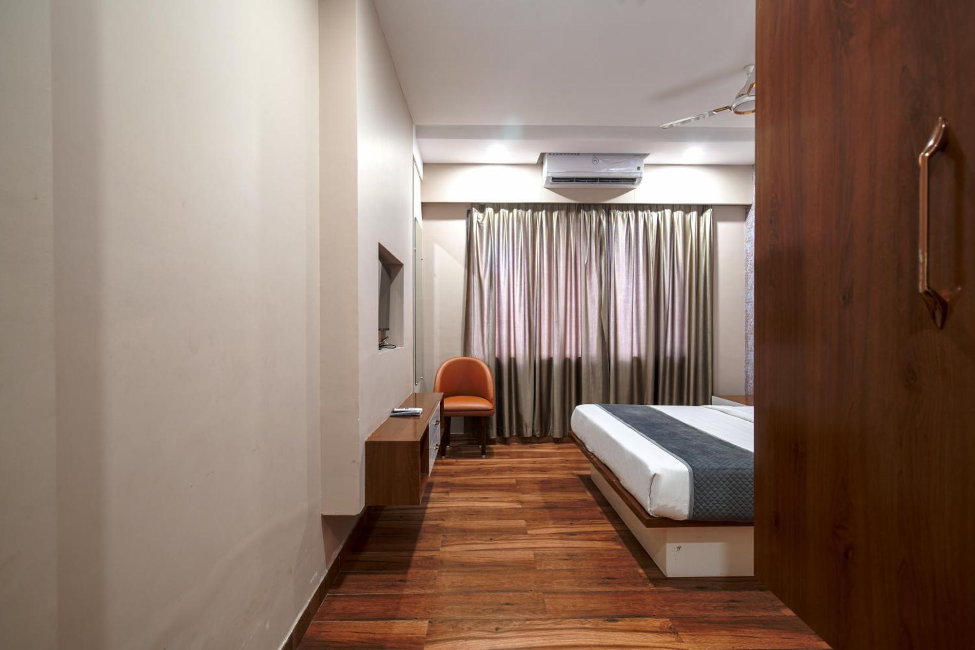 Hotel Miracle 2Km From Mahakal Temple Ujjain Zewnętrze zdjęcie